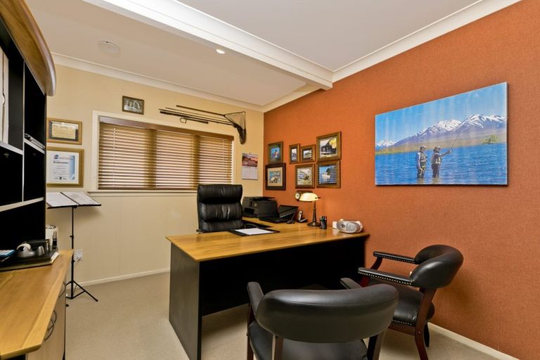 Photo of property in 9 Birchwood Grove, Greenhithe, Auckland, 0632