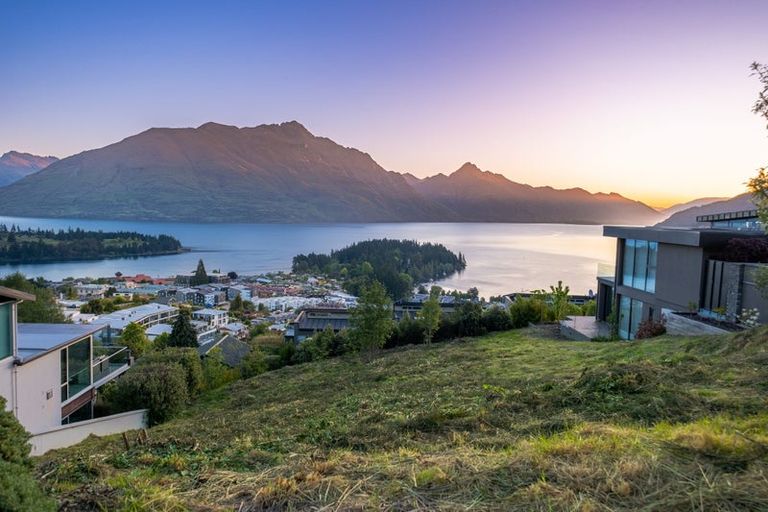 Photo of property in 50 Belfast Terrace, Queenstown, 9300