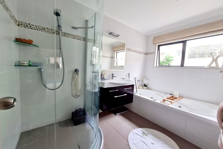 Photo of property in 15a Puriri Avenue, Orewa, 0931