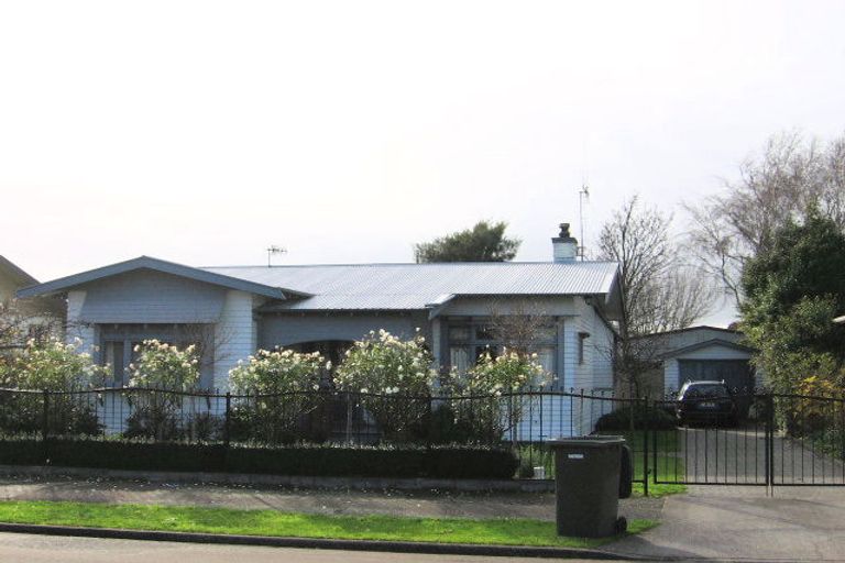 Photo of property in 10 Nikau Street, Takaro, Palmerston North, 4410