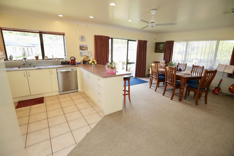 Photo of property in 2 Rata Avenue, Huntly, 3700