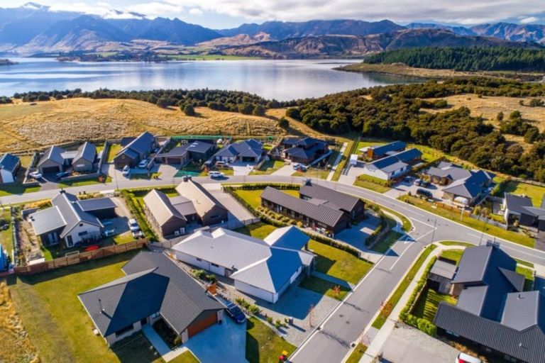 Photo of property in 4 Avalanche Place, Wanaka, 9305