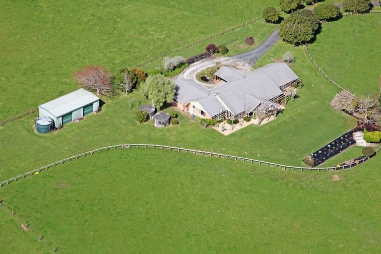 Photo of property in 33 Walters Road, Karaka, Papakura, 2580