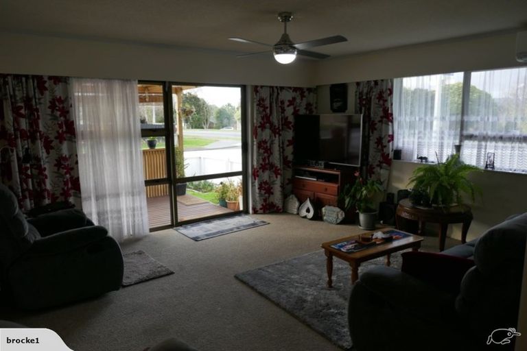 Photo of property in 1/2 Taonui Street, Rosehill, Papakura, 2113