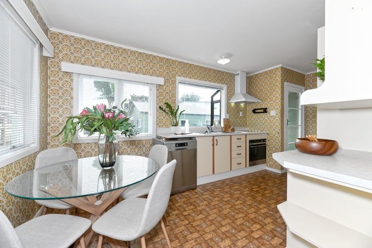 Photo of property in 23 Hereford Street, Te Atatu Peninsula, Auckland, 0610