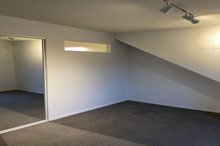 Photo of property in Pirie Street Townhouses, 3/35 Pirie Street, Mount Victoria, Wellington, 6011