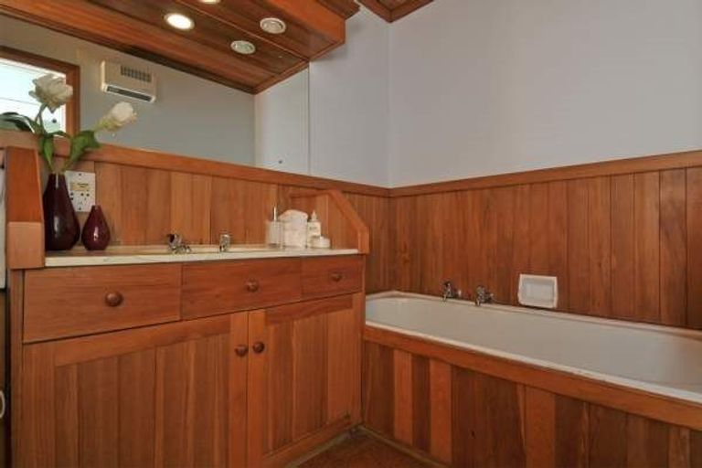 Photo of property in 79 Parkvale Road, Karori, Wellington, 6012