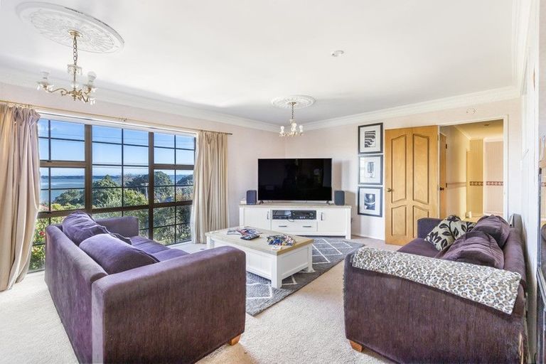 Photo of property in 30 Hoskins Avenue, Hillsborough, Auckland, 1042