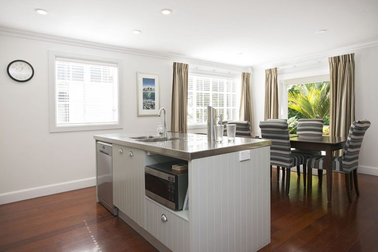 Photo of property in 16 Chapel Street, Russell, 0202