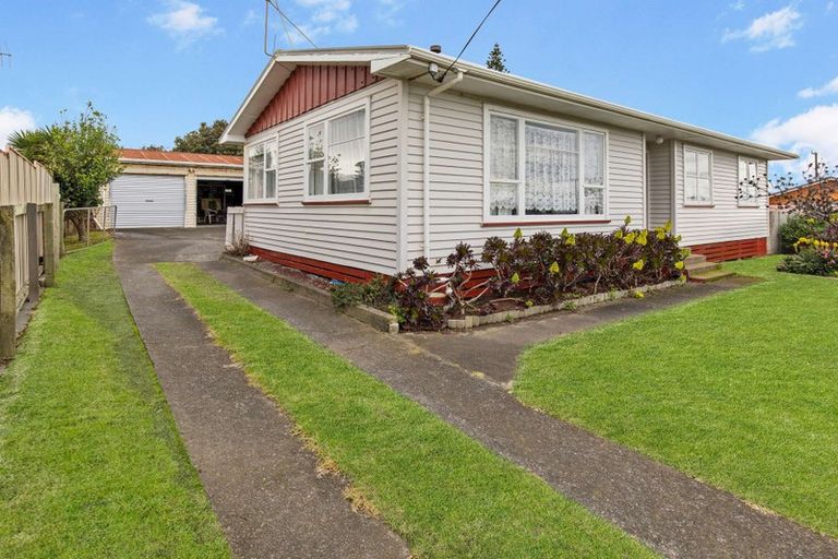 Photo of property in 4 Omori Place, Castlecliff, Whanganui, 4501