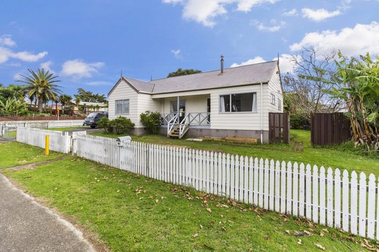 Photo of property in 43 Frobisher Way, Clendon Park, Auckland, 2103