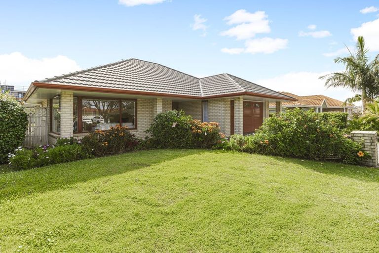 Photo of property in 10 Norm Pellow Drive, Manurewa, Auckland, 2105