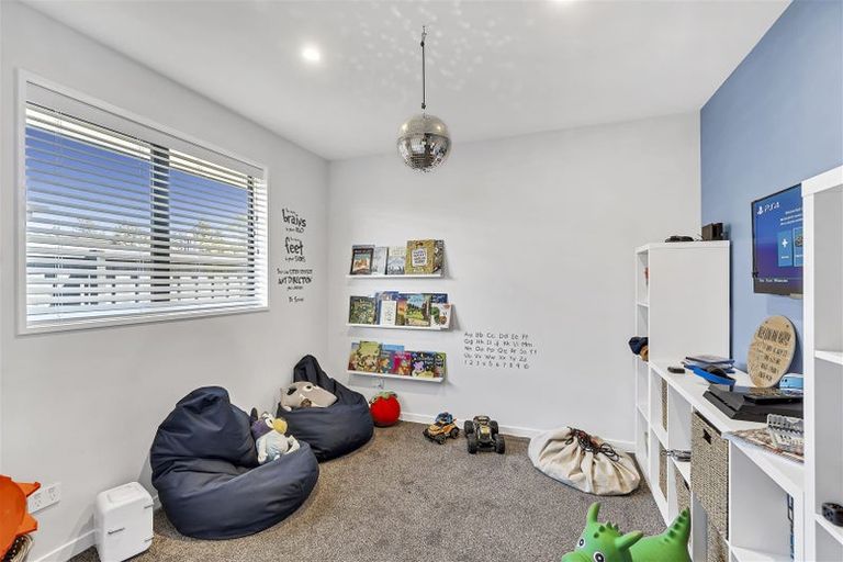 Photo of property in 6 Fry Place, Rolleston, 7614