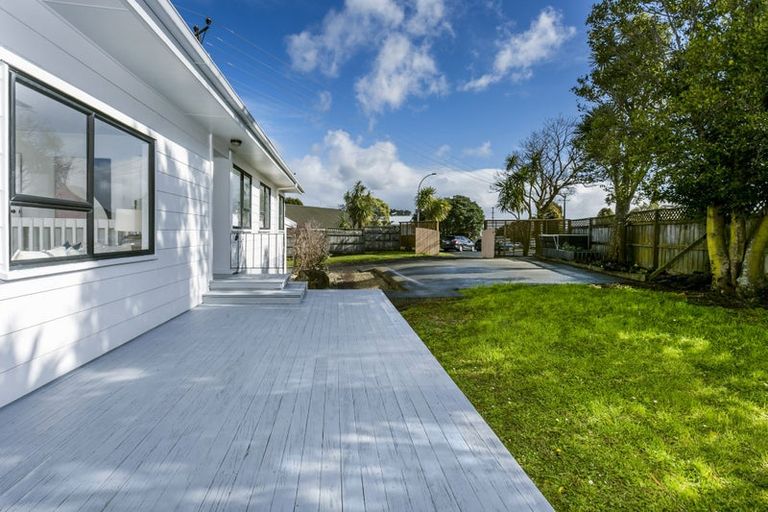 Photo of property in 11 Cabello Place, Unsworth Heights, Auckland, 0632