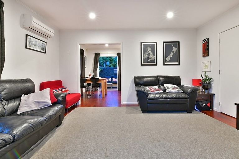 Photo of property in 1/5 September Place, Forrest Hill, Auckland, 0620