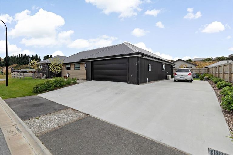 Photo of property in 14 Chadlington Way, Lower Shotover, Queenstown, 9304