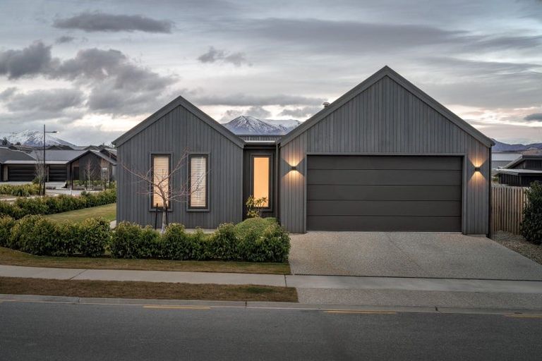 Photo of property in 64 Obelisk Street, Wanaka, 9305