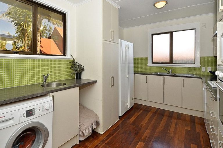 Photo of property in 1 Sullivan Avenue, Mangere Bridge, Auckland, 2022