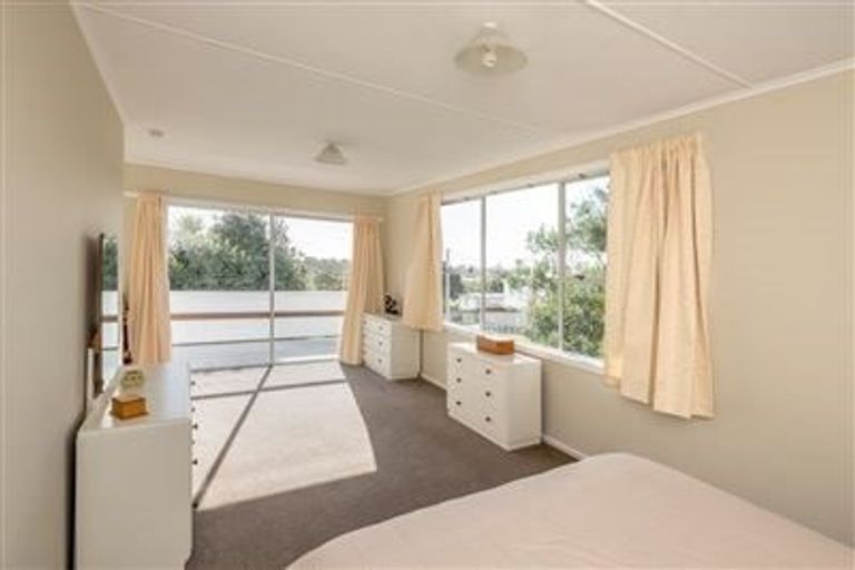 Photo of property in 6 Kaitawa Street, Waikanae Beach, Waikanae, 5036