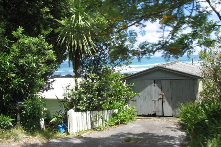Photo of property in 54 Domain Crescent, Muriwai, Waimauku, 0881