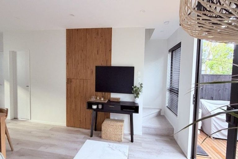 Photo of property in 4/47 Beach Road, Te Atatu Peninsula, Auckland, 0610
