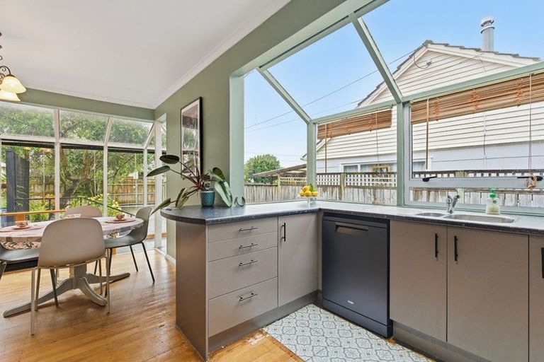 Photo of property in 24 Maxwell Avenue, Durie Hill, Whanganui, 4500