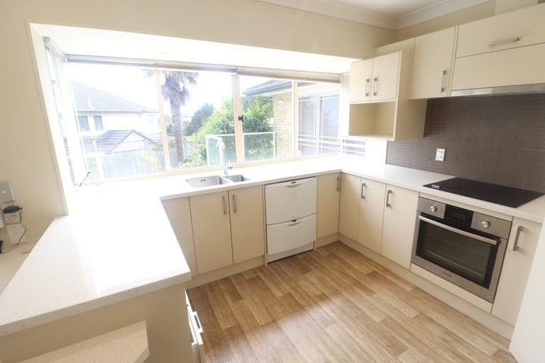 Photo of property in 6 Silkwood Grove, Totara Heights, Auckland, 2105