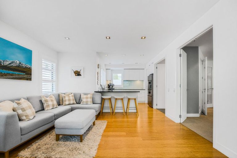 Photo of property in 28b Bluefin Way, West Harbour, Auckland, 0618