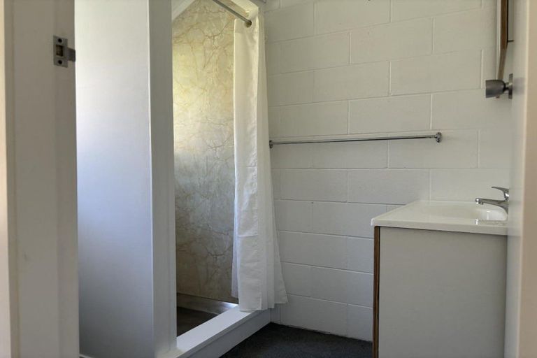 Photo of property in 45 Seaview Road, Marfell, New Plymouth, 4310