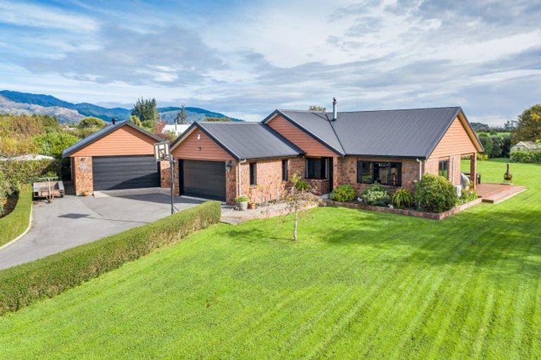 Photo of property in 66 Pohutukawa Drive, Levin, 5571