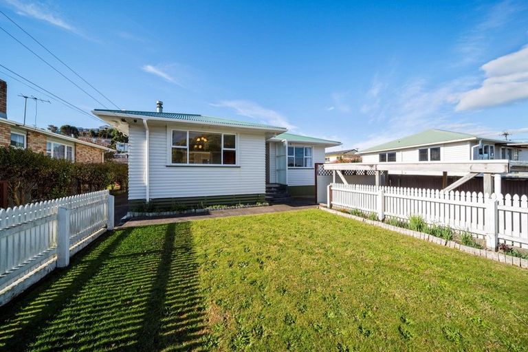 Photo of property in 4 Rosendale Avenue, Spotswood, New Plymouth, 4310