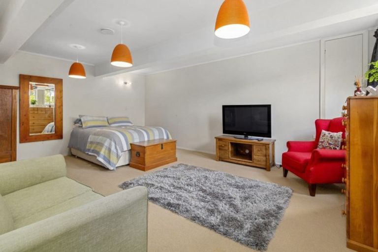 Photo of property in 76 Redwood Avenue, Tawa, Wellington, 5028