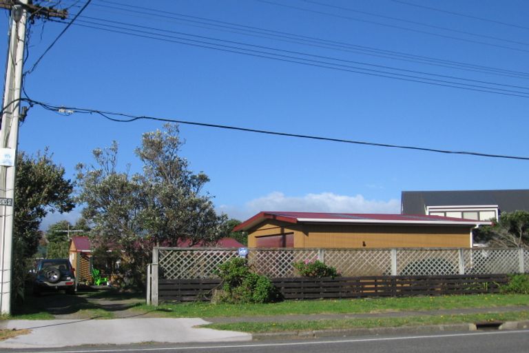 Photo of property in 24 William Street, Waikanae Beach, Waikanae, 5036