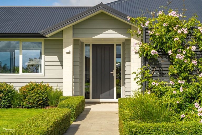 Photo of property in 28 Feist Street, Carterton, 5713