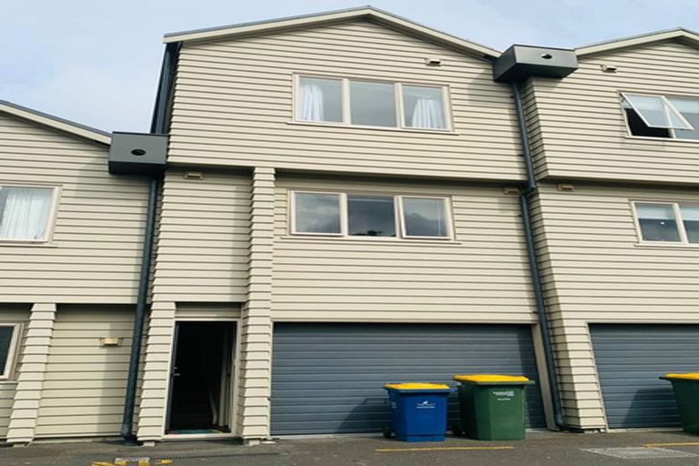 Photo of property in 6/4 Keeling Road, Henderson, Auckland, 0612