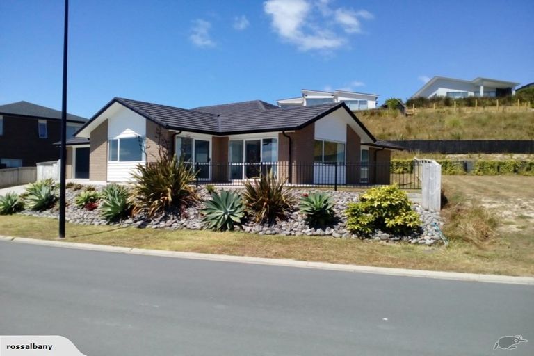 Photo of property in 5 Ruth Craig Place, Stanmore Bay, Whangaparaoa, 0932