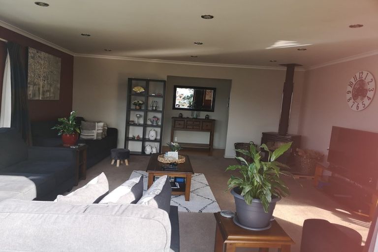 Photo of property in 10 Jacaranda Grove, Maungaraki, Lower Hutt, 5010