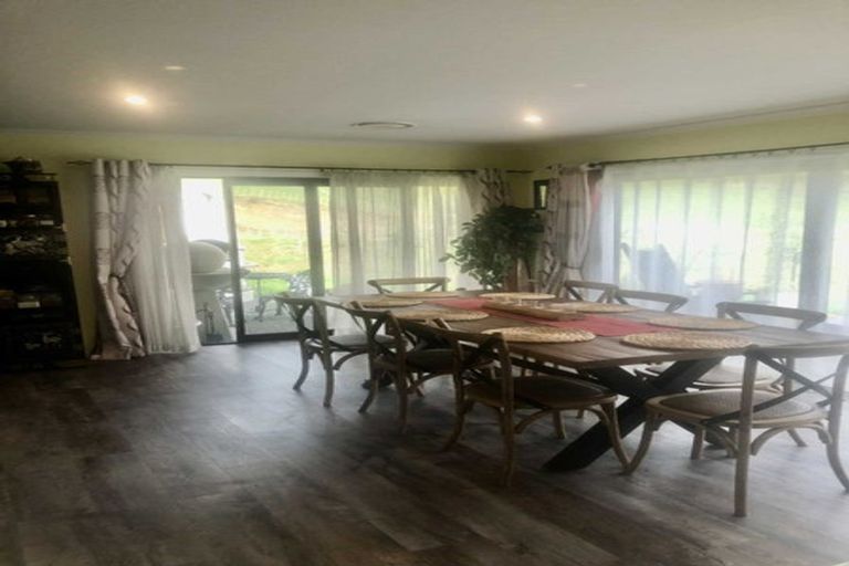 Photo of property in 2 Te Ara Karoiroa Road, Hurford, New Plymouth, 4374