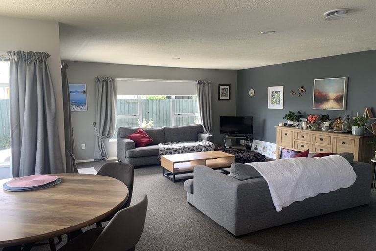 Photo of property in 11 Honeysuckle Place, Northcote, Christchurch, 8052