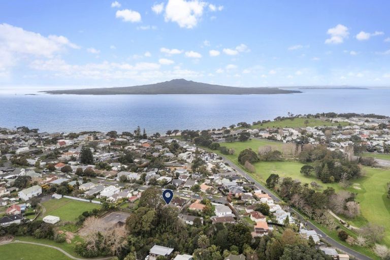 Photo of property in 26a Niccol Avenue, Narrow Neck, Auckland, 0624