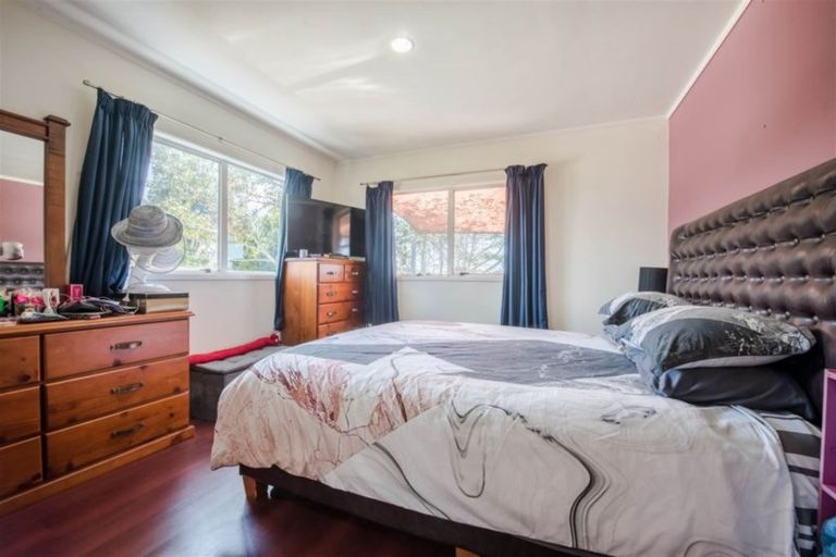 Photo of property in 299a Don Buck Road, Massey, Auckland, 0614