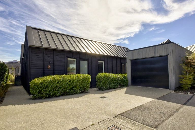 Photo of property in 7 Kotuku Lane, Jacks Point, Queenstown, 9371