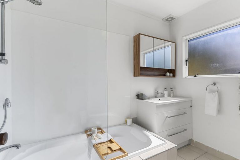 Photo of property in 12b Penton Road, Stanmore Bay, Whangaparaoa, 0932