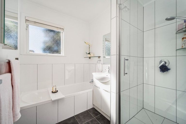 Photo of property in 2/77 Alexander Street, Cockle Bay, Auckland, 2014