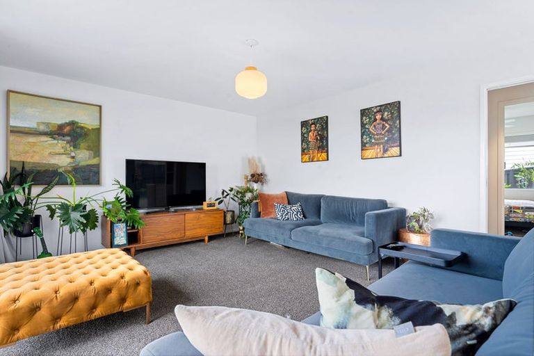 Photo of property in 1/33 Hyde Road, Rothesay Bay, Auckland, 0630