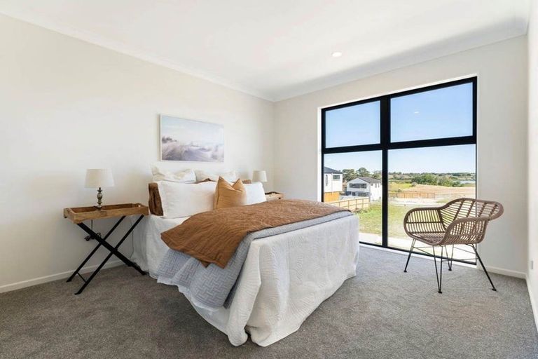 Photo of property in 35 Taipahitini Road, Rosehill, 2113