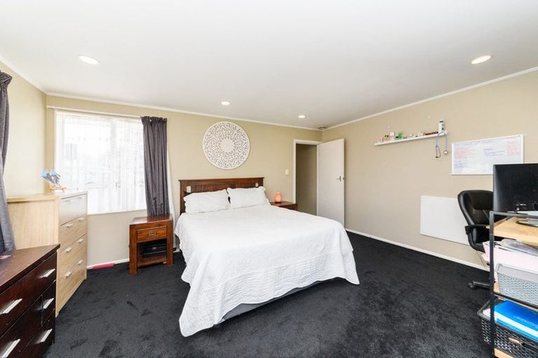 Photo of property in 92 Apollo Parade, Milson, Palmerston North, 4414