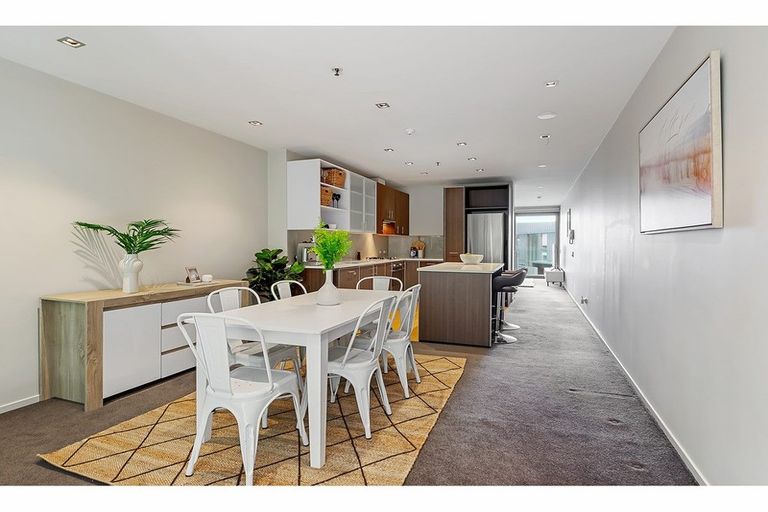 Photo of property in Patent 326 Apartments, 206s/326 Evans Bay Parade, Hataitai, Wellington, 6021