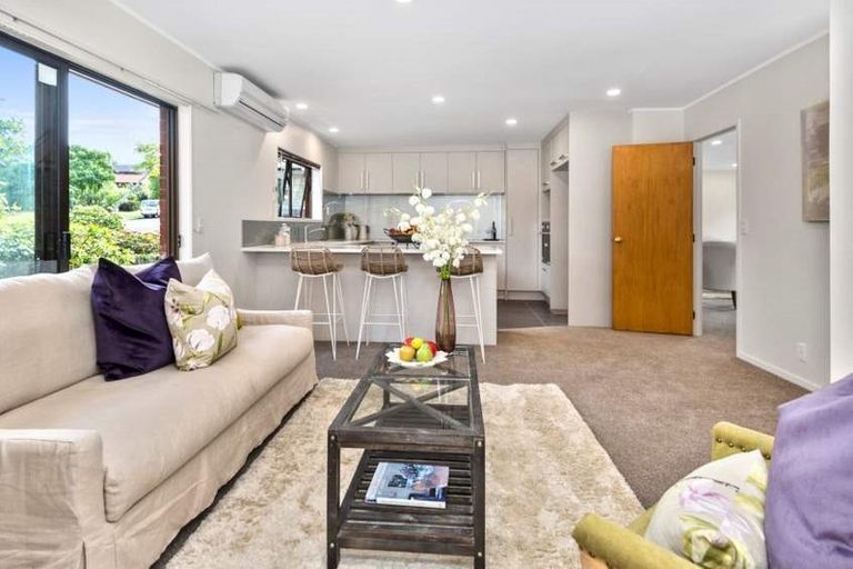 Photo of property in 17 Voltaire Court, Botany Downs, Auckland, 2010