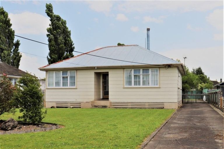 Photo of property in 24 Edward Street, Pahiatua, 4910